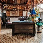 Spot On 91916 Joglo Doyong Homestay Syariah