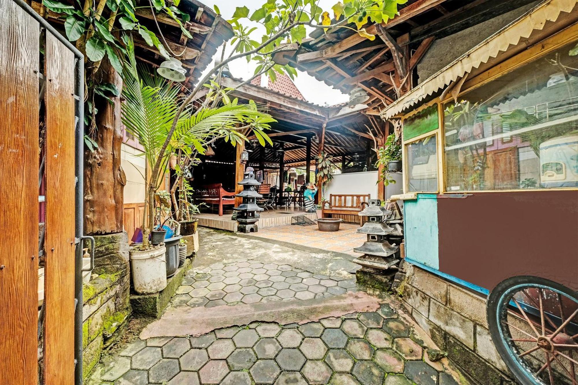 Hotel Spot On 91916 Joglo Doyong Syariah